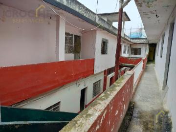 Casa en Propiedad con departamentos y locales en venta en la zona los Sauces en Xalapa Ver