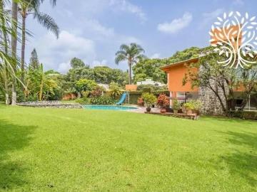 Casa en Fraccionamiento Rancho Cortés | Residencia Tipo Hacienda con Cancha de Tenis, Jardín