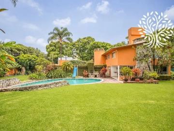 Casa en Fraccionamiento Rancho Cortés | Residencia Tipo Hacienda con Cancha de Tenis, Jardín