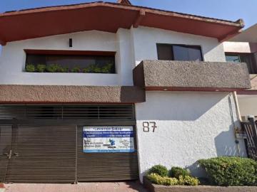 Casa en REMATE, ubicada en Lomas Verdes, Naucalpan