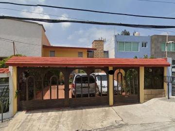 Casa en Venta cerca a Mundo E en Ciudad Satelite, Naucalpan