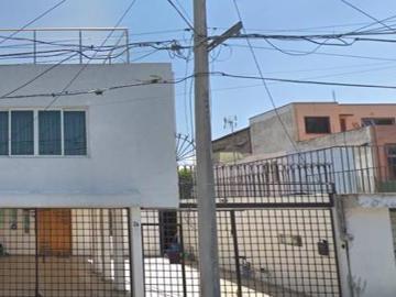 CASA EN REMATE CON 4 HABITACIONES