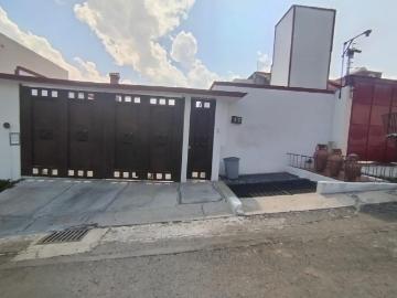 CASA EN RENTA O VENTA RECI?N REMODELADA CON TECHO DOBLE ALTURA Y AMPLIO PATIO CON TERRAZA, EN PASEOS DEL BOSQUE, NAUCALPAN DE JU?REZ, ESTADO DE M?XICO
