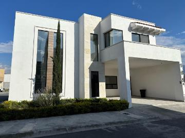 Casa en Renta al Norte en Fracc Cerrado a Estrenar
