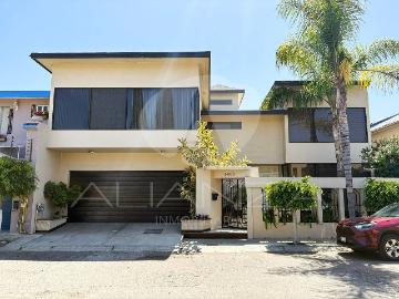 Casa en Renta Amueblada y/o sin Amueblar en Lomas De Agua Caliente