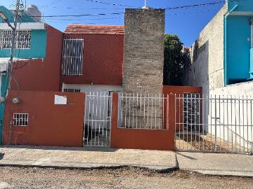 CASA EN RENTA AMUEBLADA DE 3 REC EN PENSIONES