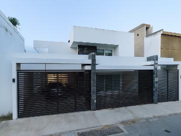Casa en renta amueblada de tres habitaciones en colonia aleman