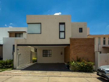 Casa EN RENTA AMUEBLADA EN TRES ARROYOS