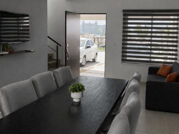 ⭐️ CASA EN RENTA AMUEBLADA EN ALMARENA RESIDENCIAL– CERRITOS
