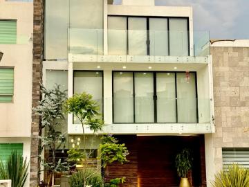 CASA EN RENTA AMUEBLADA O SIN AMUEBLAR