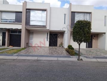 Casa en renta Calle Olivo, Conjunto Unidad Paseo Pradera, Hacienda Santín, Toluca, México, 50210, Mex