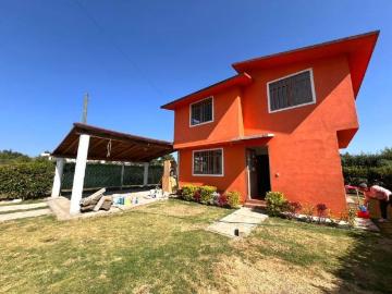 Casa en renta Calle Fontana Bella 120, Avándaro, Valle De Bravo, México, 51200, Mex