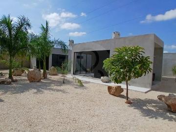Casa en renta Calle 56, Distrito 1, Mérida, Yucatán, 97000, México