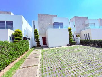 CASA EN RENTA CON 3 RECÁMARAS EN FORESTA DREAMS LAGOONS, METEPEC A un costado de Colegio Cumbres