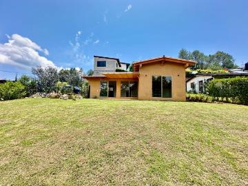 CASA EN RENTA CON JARDIN