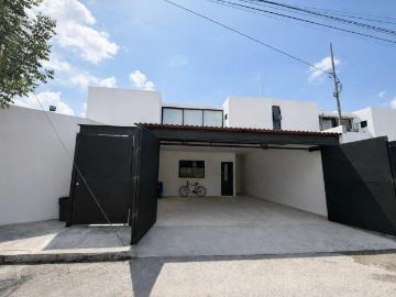 CASA EN RENTA CON O SIN MUEBLES EN SANTA RITA CHOLUL CON AMENIDADES