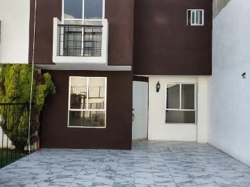 CASA EN RENTA * CON TERRENO EXCEDENTE