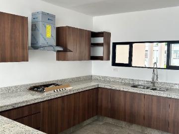 Casa en renta con paneles solares en privada Amaranto, zona country