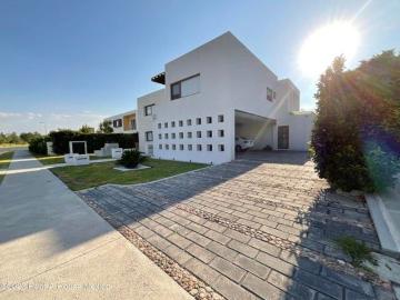 Casa en renta El Campanario, Santiago De Querétaro, Querétaro, México