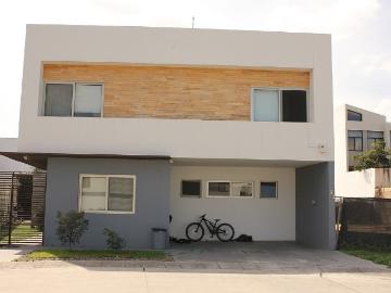 CASA EN RENTA EN MITICA RESIDENCIAL