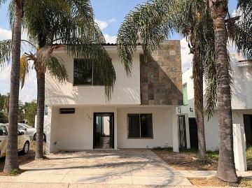 CASA EN RENTA EN NUEVA GALICIA COTO VALENCIA