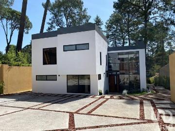 Casa en Renta en Avándaro, Valle de Bravo, Estado De México