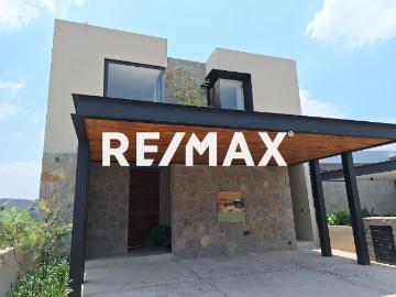 CASA EN RENTA EN ALTOZANO