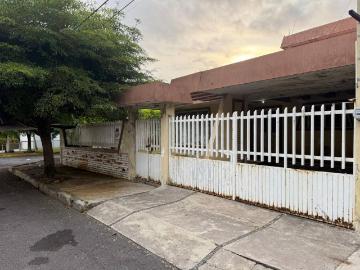 Casa en Renta en Aquiles Serdan 551 Colonia la Armonía, C.p. 28020 Colima