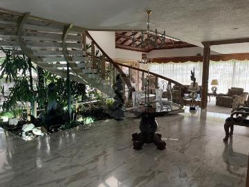 Casa en renta en Bosques de las Lomas con cancha de tenis y jard?n