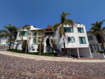 CASA EN RENTA EN CUMBRES DEL LAGO