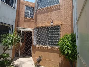 Casa en Renta en Camino Real Hacienda Amueblada a Una Calle de C.U