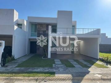 Casa en Renta en Cluster 12 Real Campestre