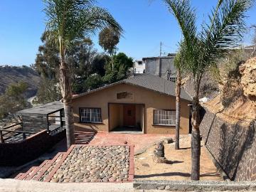 CASA EN RENTA EN COL. LOS ALTOS, EL SOLER TIJUANA, AMPLIO TERRENO 300 MT2, 200 MT2 HABITACIONAL, 2