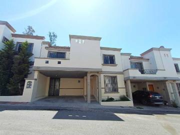Casa en Renta en Colinas De San Angel, Privada Tranquila y Segura ¡Conocela!
