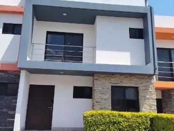 casa en renta en condominio en el refugio