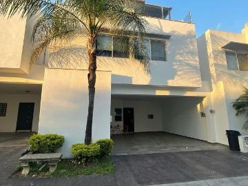 CASA EN RENTA EN EL ENCANTO II