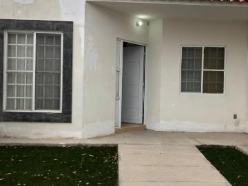 CASA EN RENTA EN FRAC. LOS LAGOS AMUEBLADA