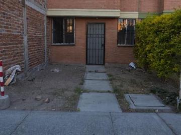 Casa en renta en Fraccionamiento Arboledas Cd Bajio