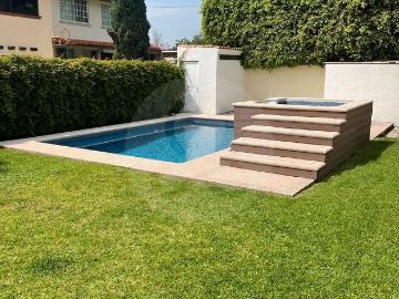 Casa en renta en fraccionamiento con vigilancia