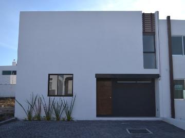 Casa en renta en Grand Juriquilla, con recámara en plana baja