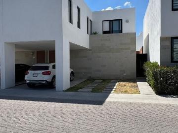 CASA EN RENTA EN JURIQUILLA, DENTRO DE CONDOMINIO AMARA, AMUEBLADA