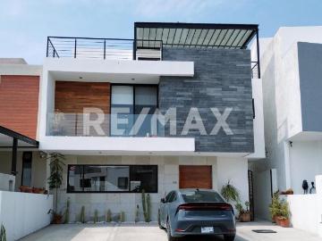 CASA EN RENTA EN JURIQUILLA LA CONDESA