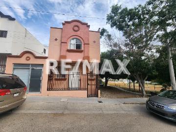 CASA EN RENTA EN JARDINES DE AGUA CALIENTE