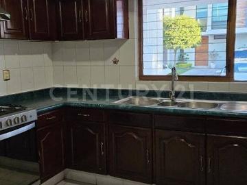 Casa En Renta En Parque La Castellana, Zapopan