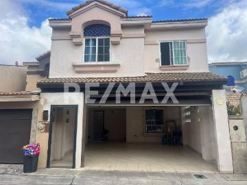 Casa en Renta en Privada Roncesvalles – Fraccionamiento Versalles