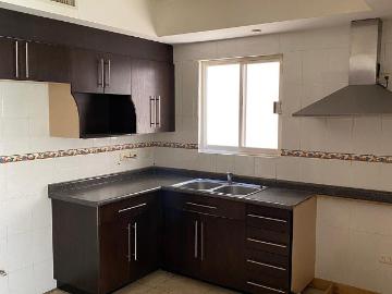 Casa en Renta en Privanzas Florencia Valle Oriente