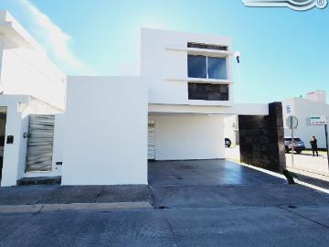CASA EN RENTA EN QUINTAS