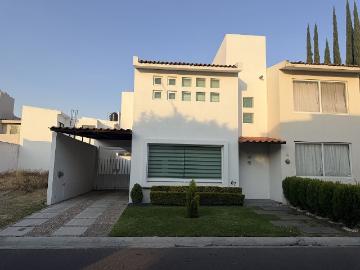 CASA EN RENTA EN REAL DEL BOSQUE