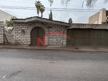 Casa en Renta en Saltillo, Jardín,, 4 recámaras, 2.0 baños, 364.00 m2 terreno, 420.00 m2 construcción