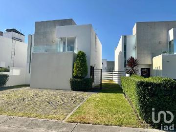 Casa en Renta en San Miguel Totocuitlapilco, Metepec, México